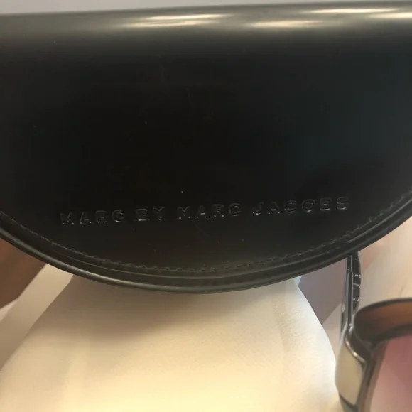Marc Jacobs Women’s Sunglasses - Picture 4 of 5